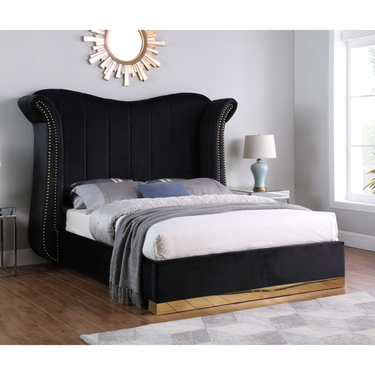B400 Luna (Black) 66"H - Queen Bed