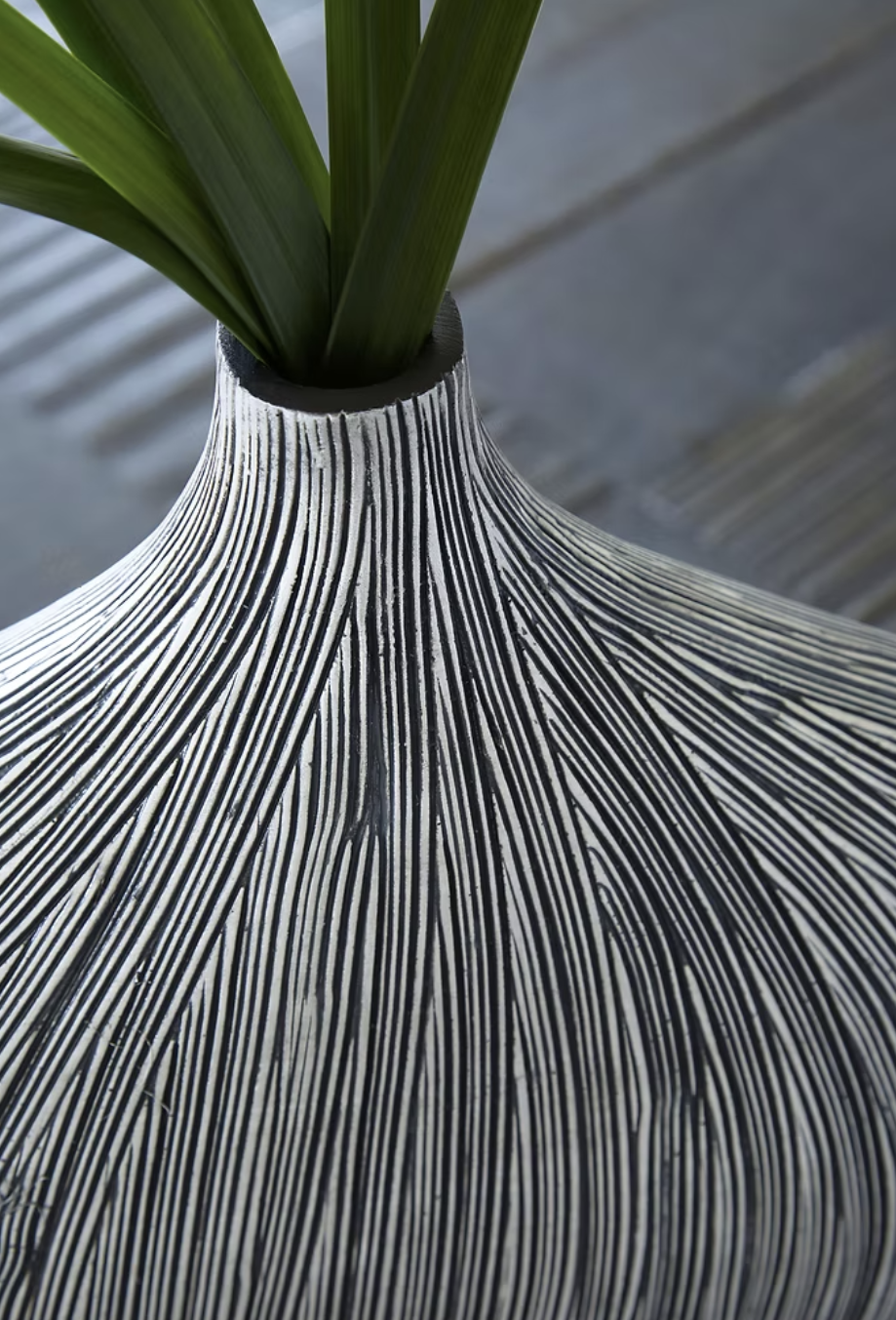 Ashley A2000547 Donya Vase