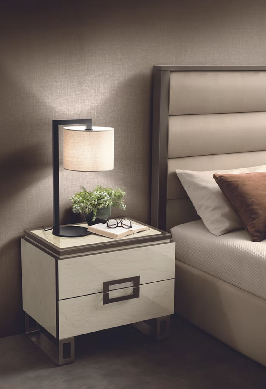 4pcs Poesia King Uph Italian Bedroom Set