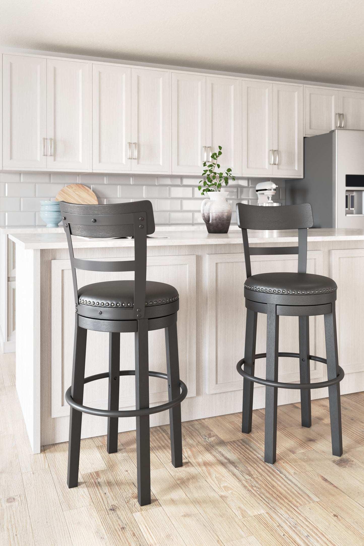 D546-630 Black Swivel Barstool