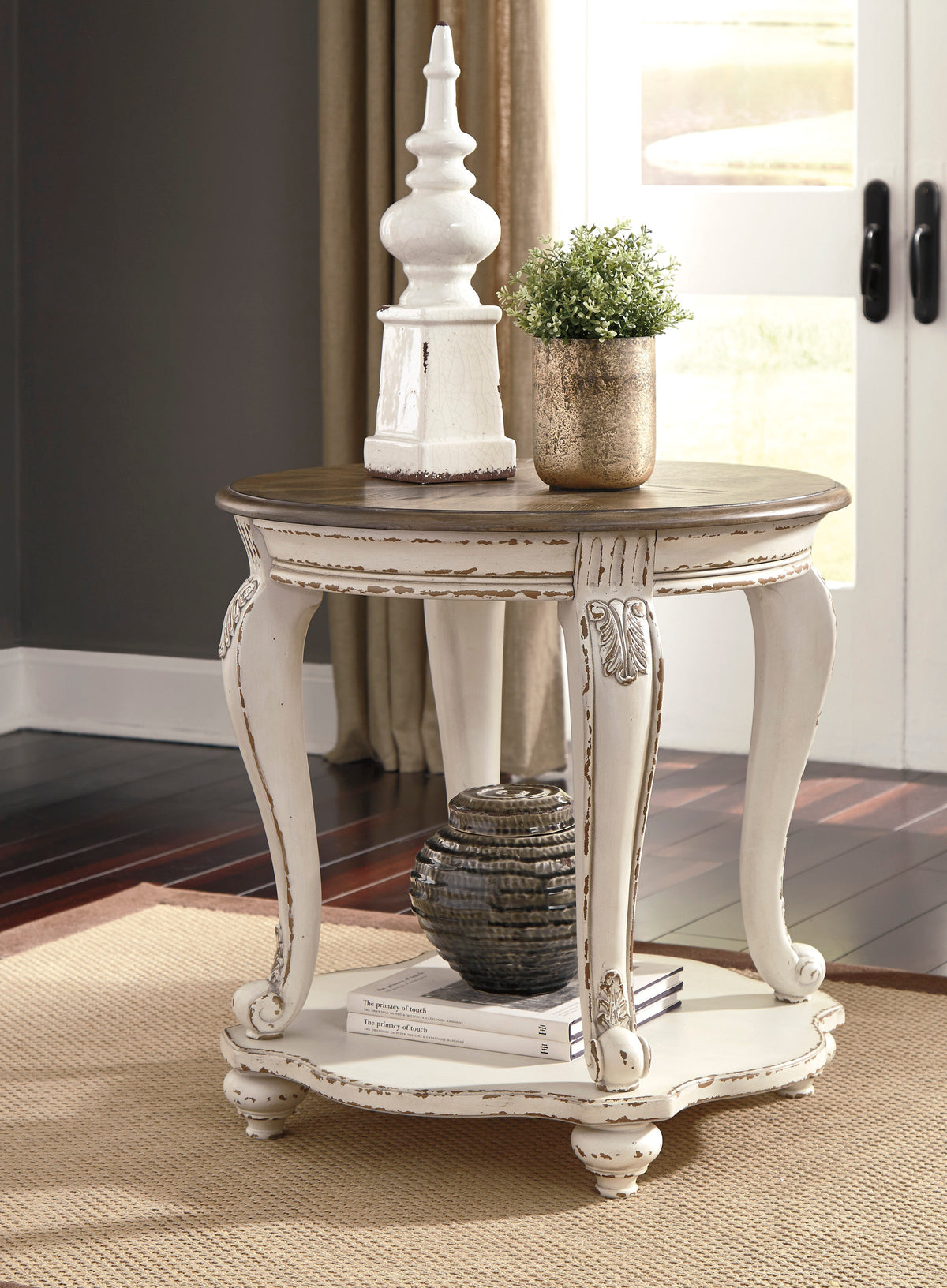 AST743 Realyn - Cocktail Table